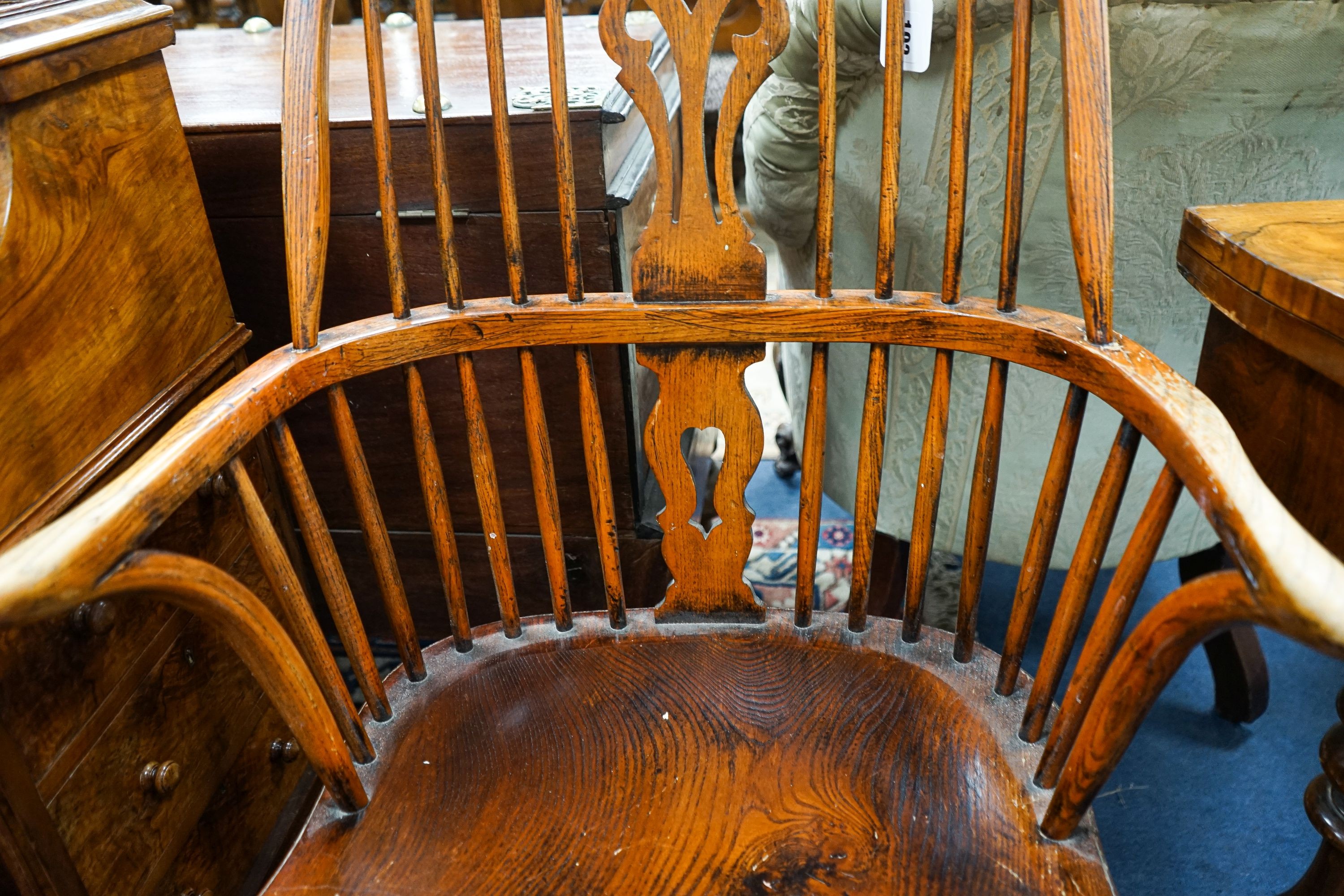 An ash and elm Windsor armchair, width 59cm, depth 46cm, height 103cm